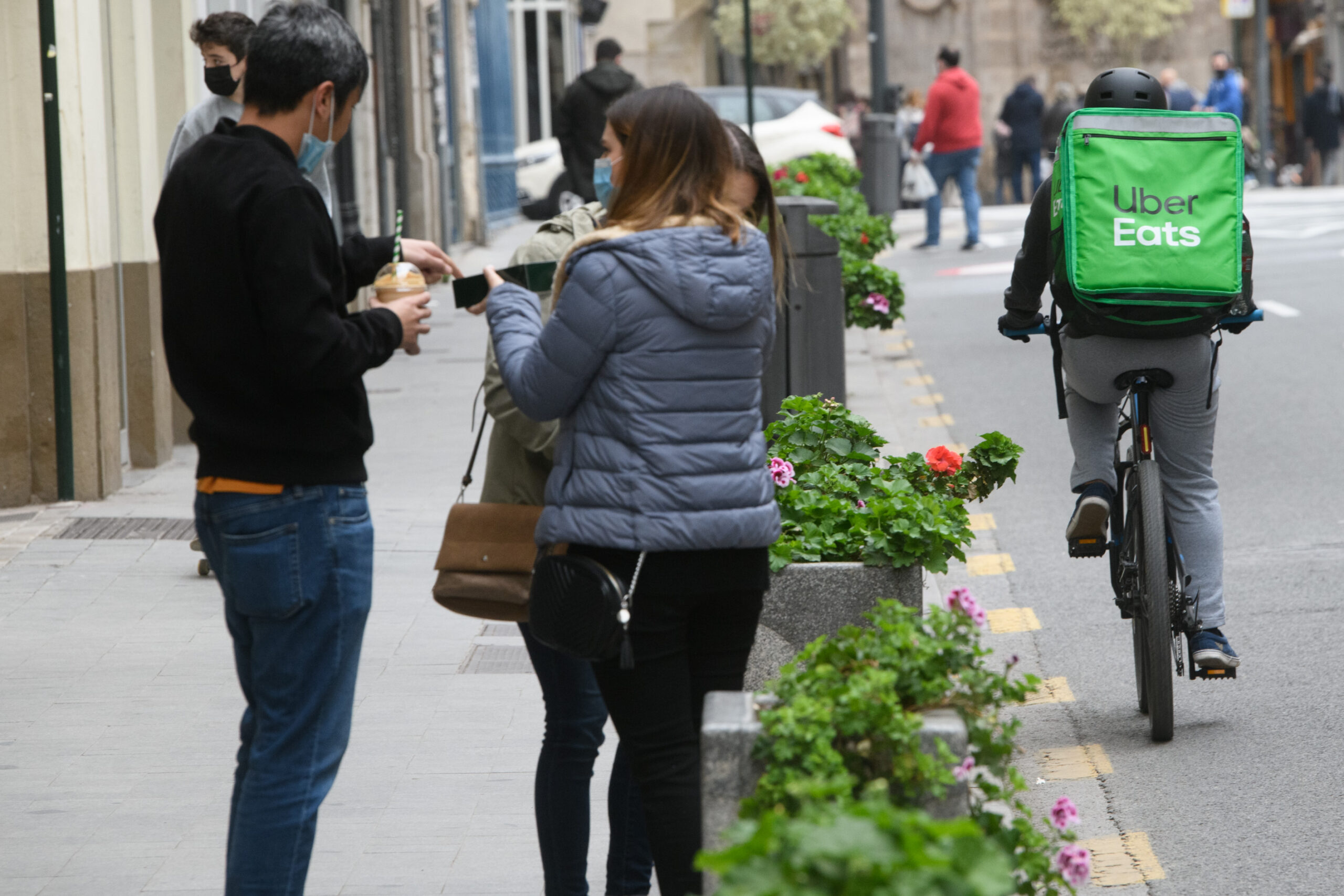 Gobierno Y Agentes Sociales Cierran Un Acuerdo Para La Ley De Los