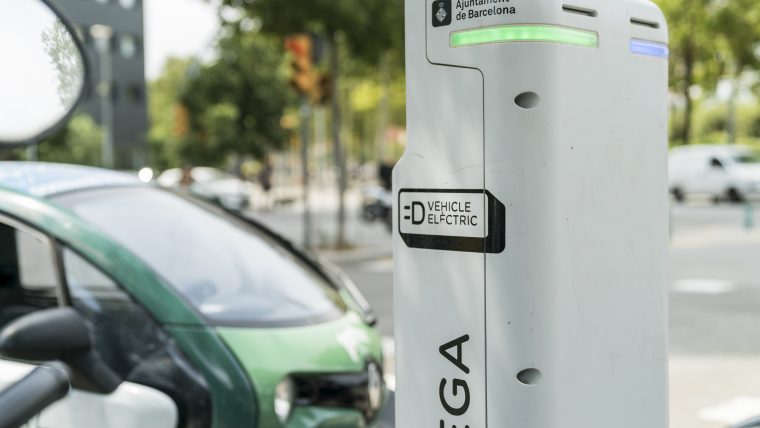 Barcelona permitirá más de 660 puntos de recarga de vehículos eléctricos