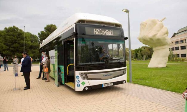 Primer trayecto en la Comunitat de un autobús impulsado por hidrógeno verde