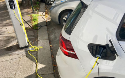 La carga rápida de coche eléctrico puede ser más cara que la gasolina según OCU