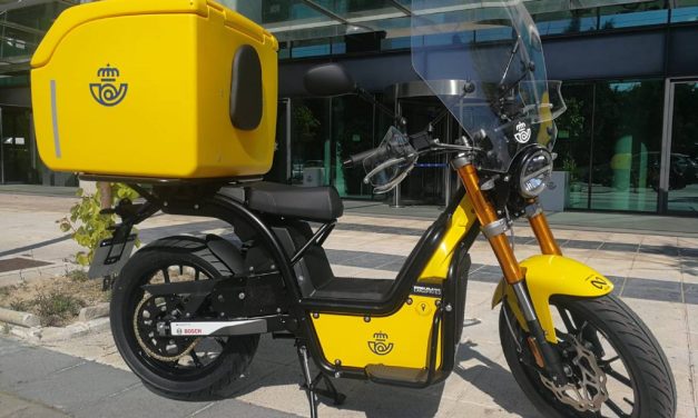 Correos aumenta su flota de motos eléctricas con seiscientas Rieju Nuuk Cargo