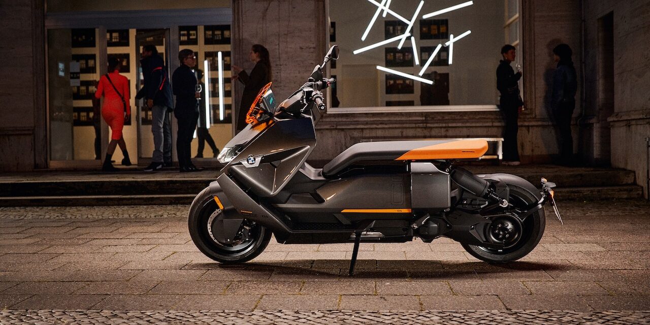 BMW presenta la CE 04, su revolucionaria apuesta de moto eléctrica para la ciudad