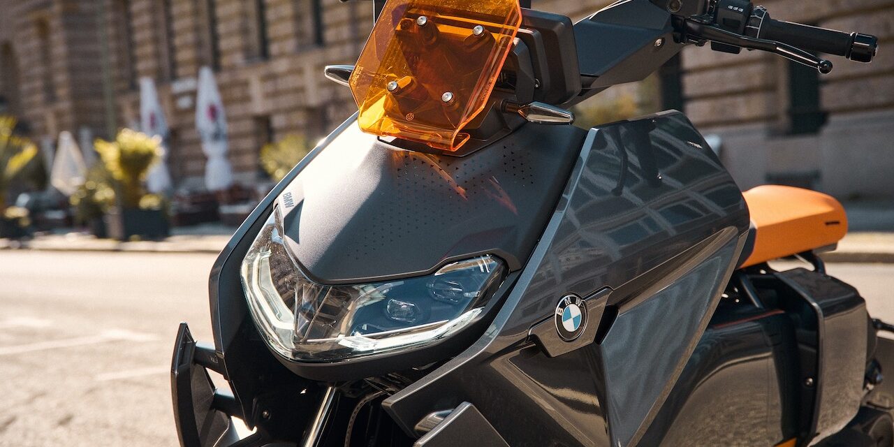 BMW presenta la CE 04, su revolucionaria apuesta de moto eléctrica para la ciudad