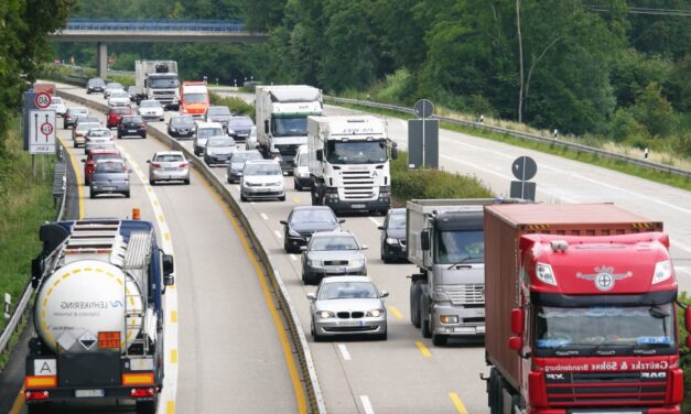 La UE aprueba rebajar los peajes para los camiones de ‘cero emisiones’