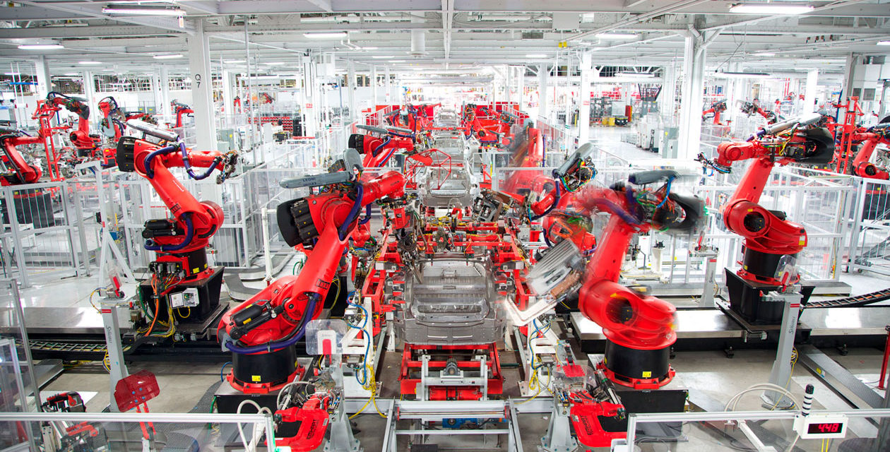 Tesla suspende temporalmente su producción por problemas de suministros