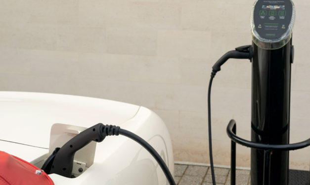 Aston Martin crea un programa para la electrificación de sus coches clásicos