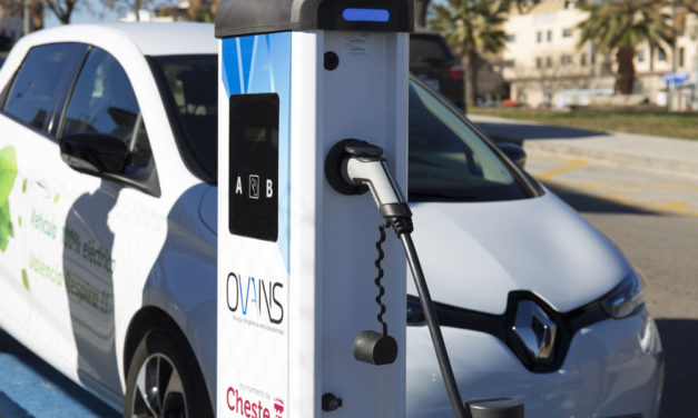 Cheste inaugura su primer punto de recarga gratuita para vehículos eléctricos