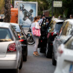 El 53 % de desplazamientos a centros educativos es en coche, según CCOO