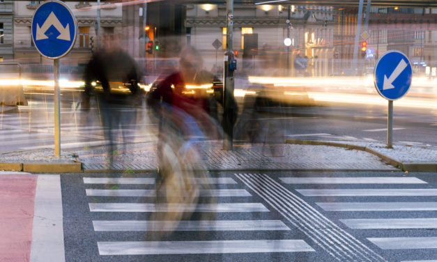 Más de cincuenta ayuntamientos incluyen pasos de peatones inteligentes